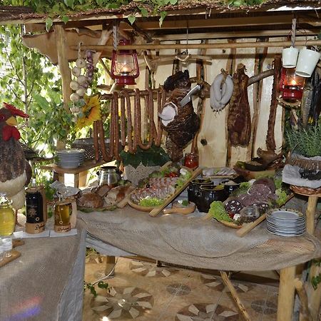 Restauracja Pod Kogutem Otel Poniatowa Dış mekan fotoğraf