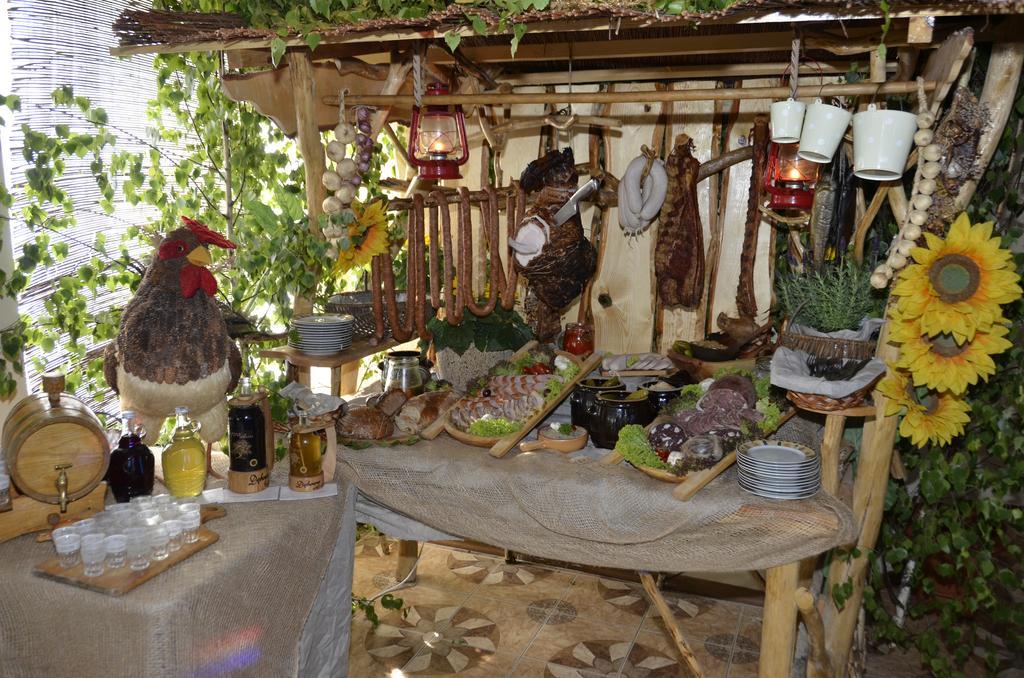 Restauracja Pod Kogutem Otel Poniatowa Dış mekan fotoğraf