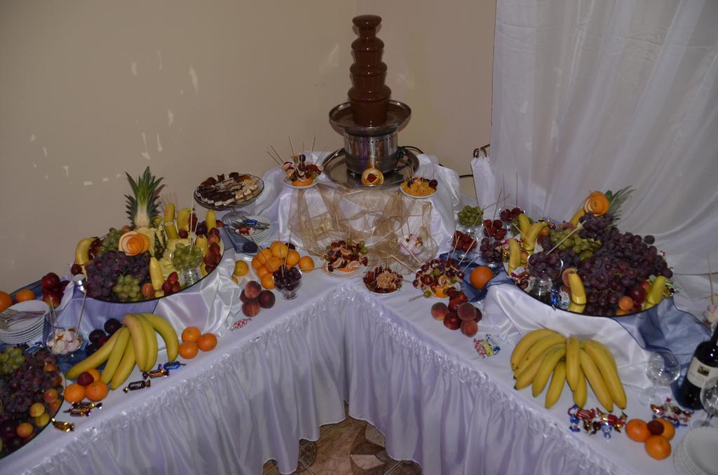 Restauracja Pod Kogutem Otel Poniatowa Dış mekan fotoğraf