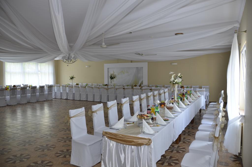 Restauracja Pod Kogutem Otel Poniatowa Dış mekan fotoğraf