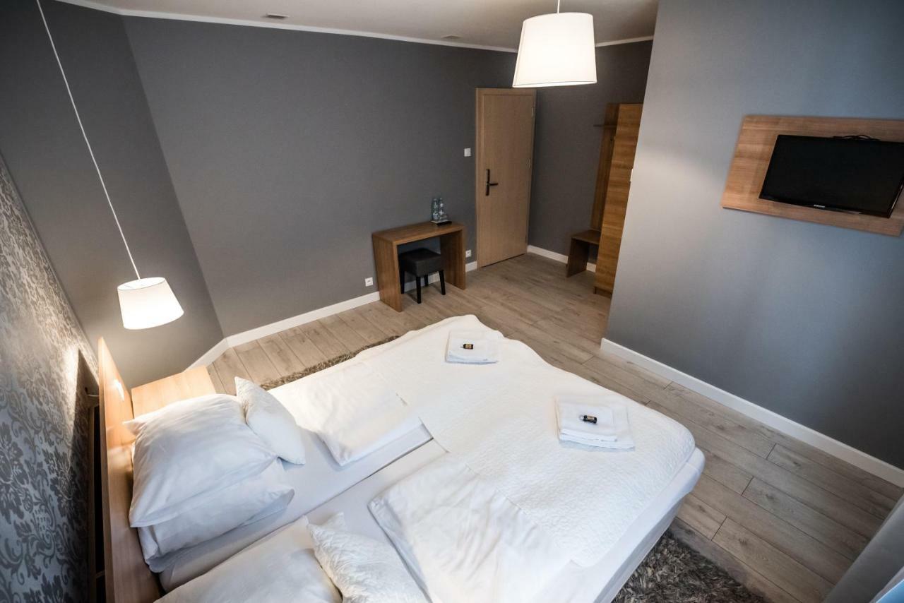 Restauracja Pod Kogutem Otel Poniatowa Dış mekan fotoğraf