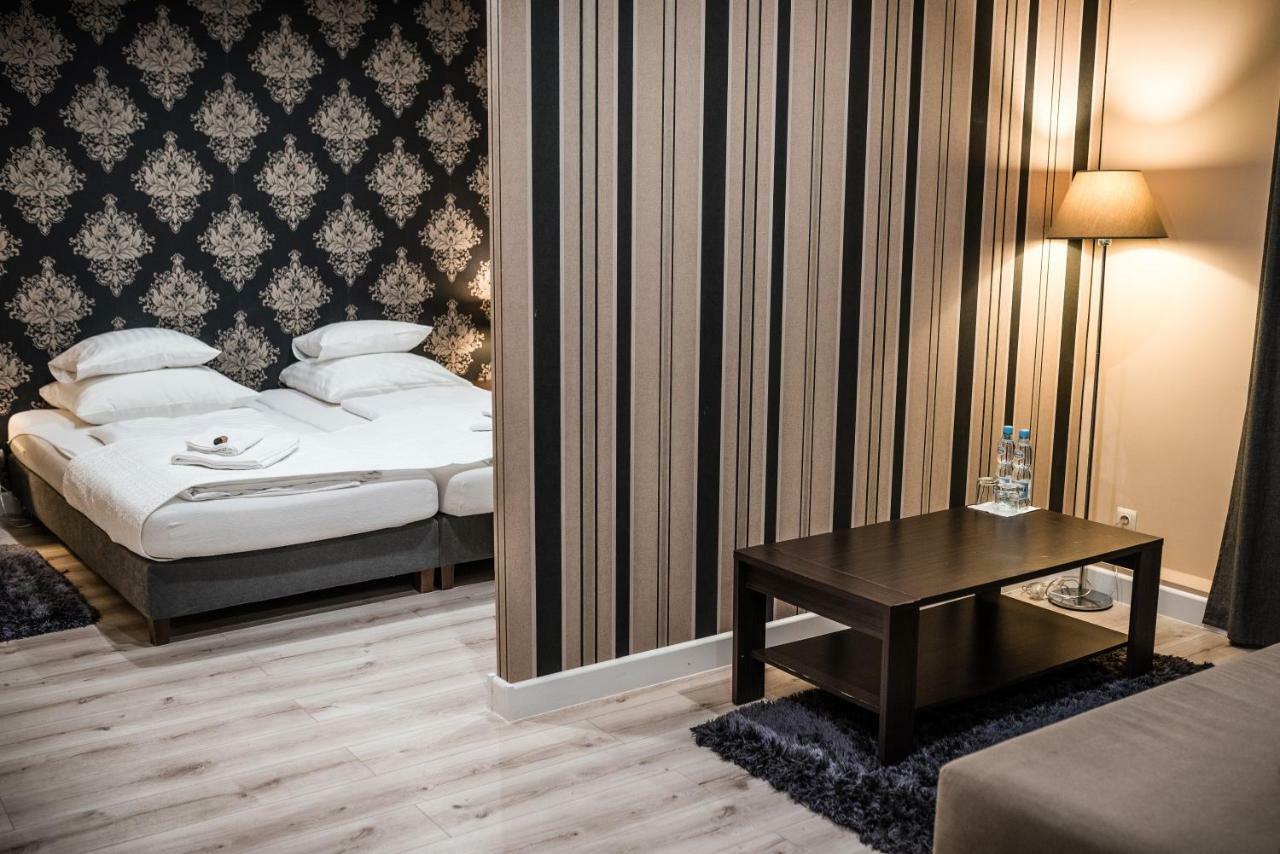 Restauracja Pod Kogutem Otel Poniatowa Dış mekan fotoğraf