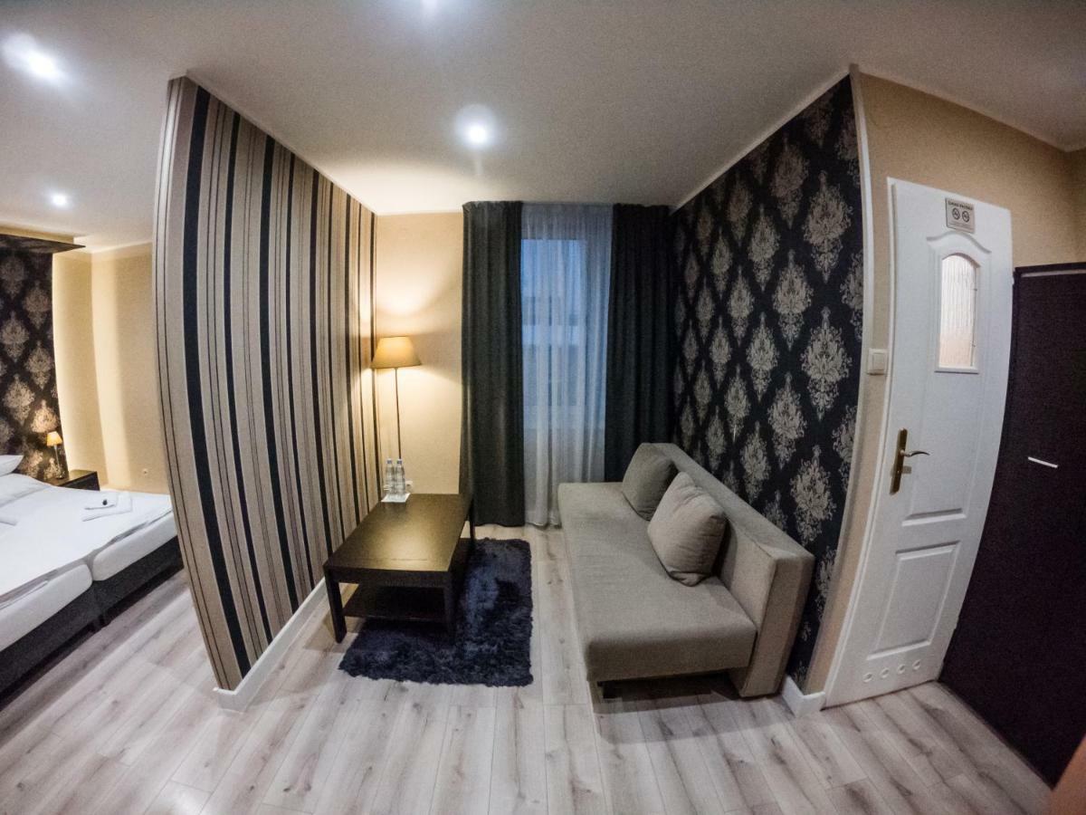 Restauracja Pod Kogutem Otel Poniatowa Dış mekan fotoğraf
