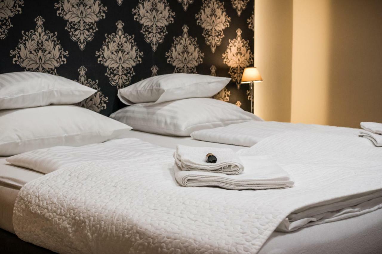 Restauracja Pod Kogutem Otel Poniatowa Dış mekan fotoğraf