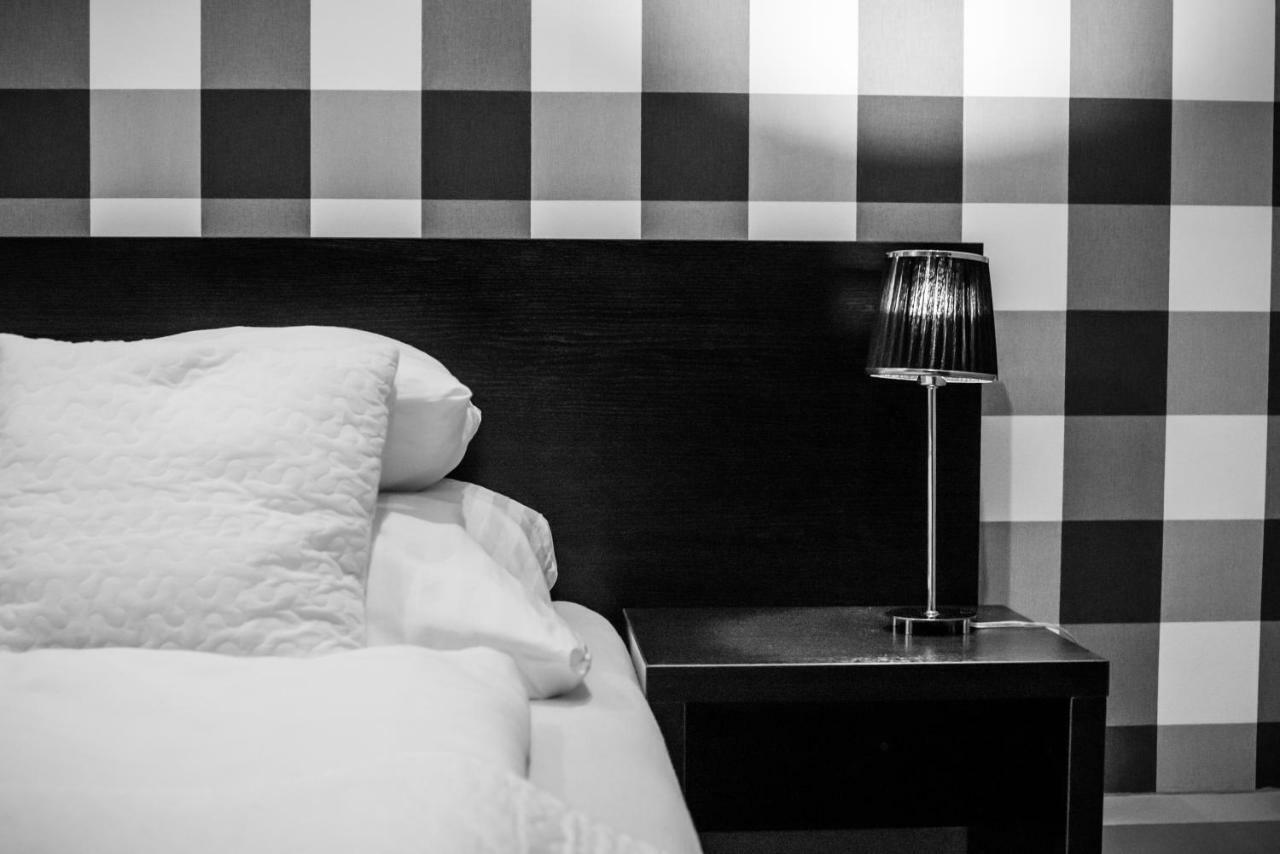 Restauracja Pod Kogutem Otel Poniatowa Dış mekan fotoğraf