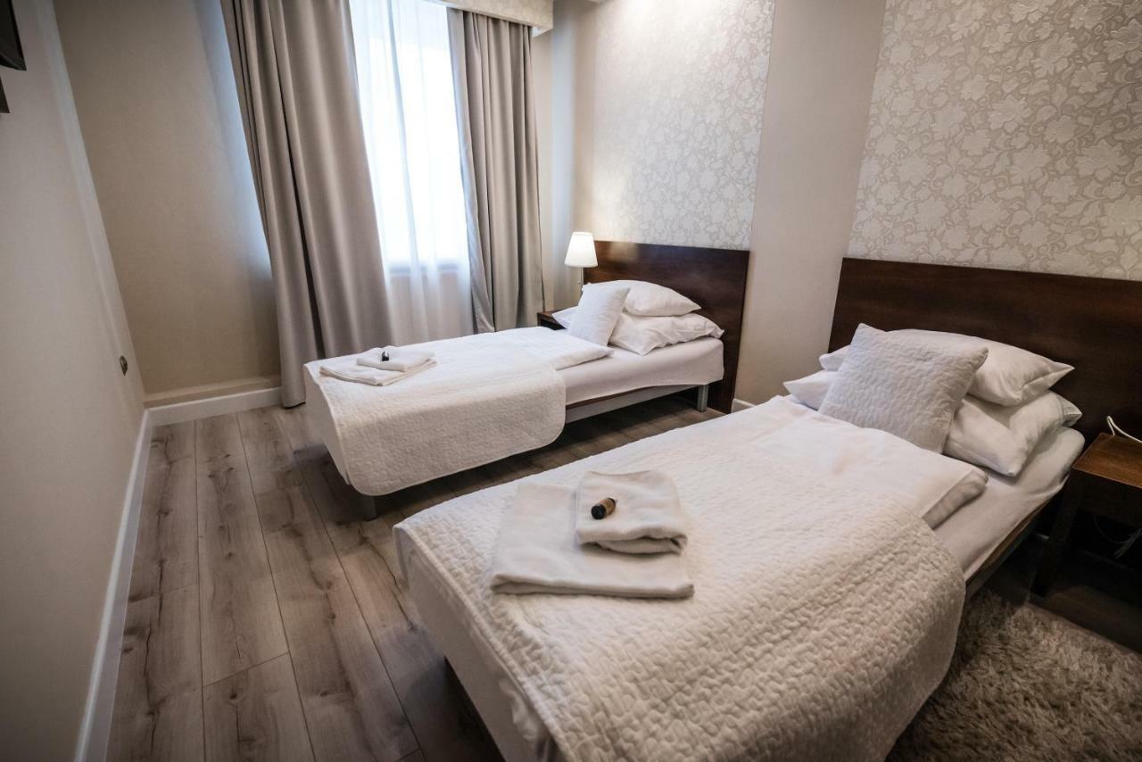 Restauracja Pod Kogutem Otel Poniatowa Dış mekan fotoğraf