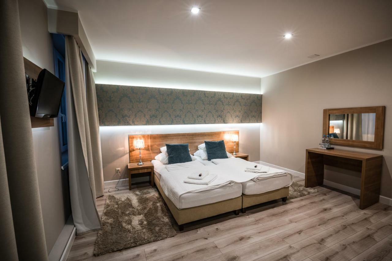 Restauracja Pod Kogutem Otel Poniatowa Dış mekan fotoğraf