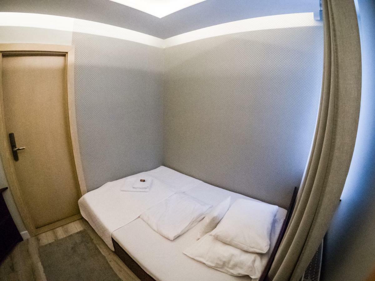 Restauracja Pod Kogutem Otel Poniatowa Dış mekan fotoğraf