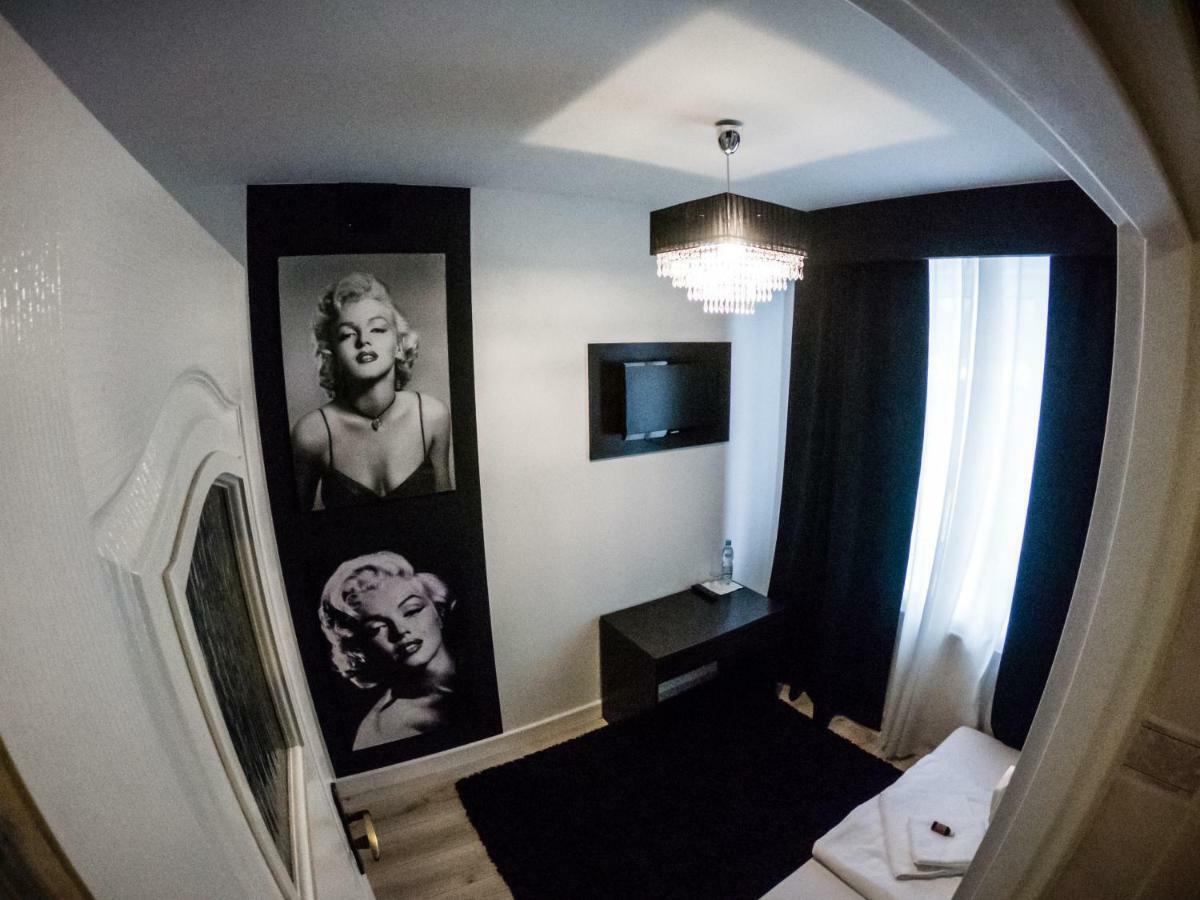 Restauracja Pod Kogutem Otel Poniatowa Dış mekan fotoğraf
