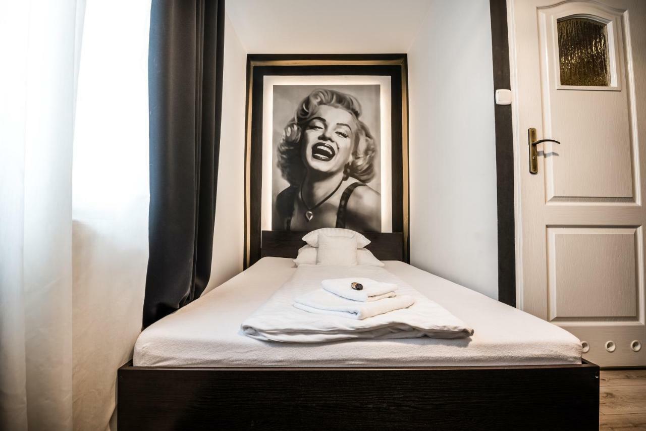 Restauracja Pod Kogutem Otel Poniatowa Dış mekan fotoğraf