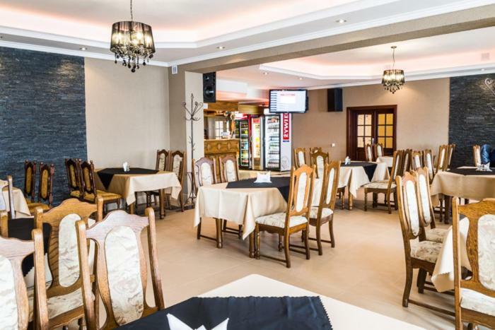 Restauracja Pod Kogutem Otel Poniatowa Dış mekan fotoğraf